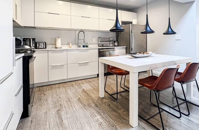 Spacious 2BR unit in LA (SH2-LAD)