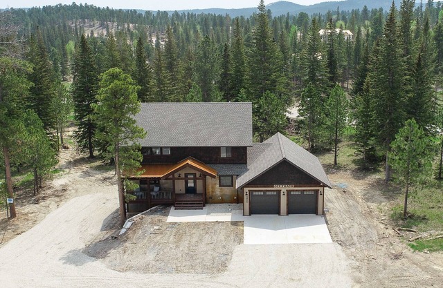 Spacious 3,000 Sq. Ft. Lodge W/ Hot Tub, Walking Distance to Clubhouse Pool!
