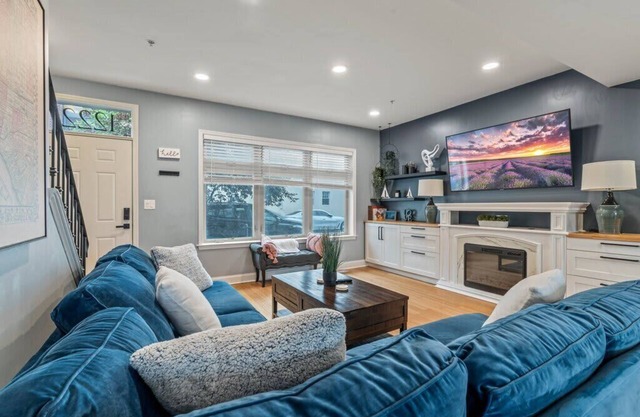 Spacious 3 BDR Home | Home Theatre | Pool Table