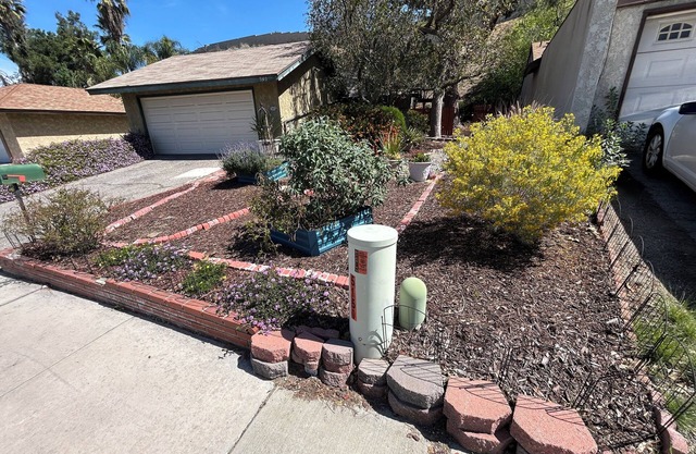 Spacious 3 Bed, 3 Bath Home w/Yard Pet & Family Friendly Ideal for 30+ Day Stays