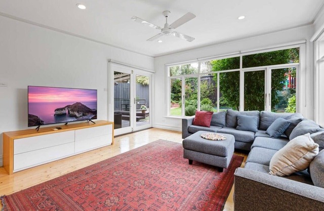 Spacious 3-Bed Home near Flemington Racecourse