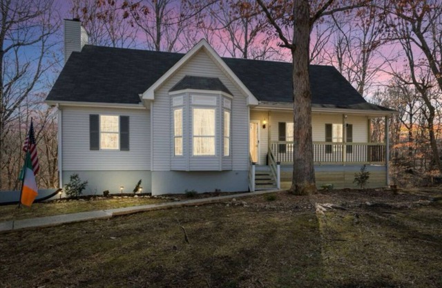 Spacious 3 bedroom house in charming Kingston Springs with WiFi, AC,