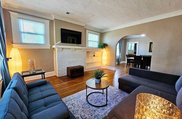 Spacious 3-bedroom apartment in nice Midtown Memphis near Beale st with AC