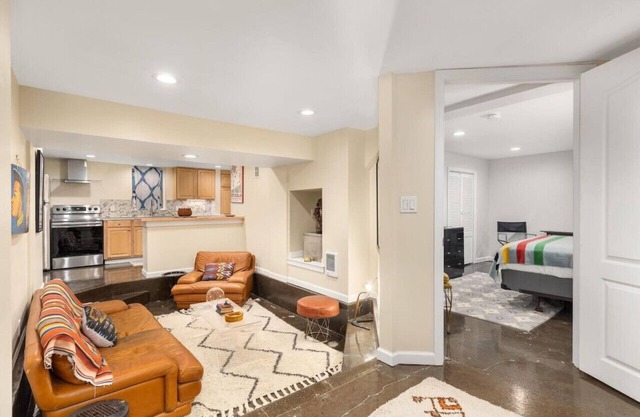 Spacious 3 Bedroom Apt Central Eastside Portland!