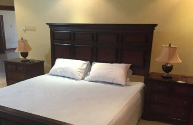 Amplio 3 dormitorios y 3. 5 bth Apt w / jacuzzi y piscina Kingston Jamaica