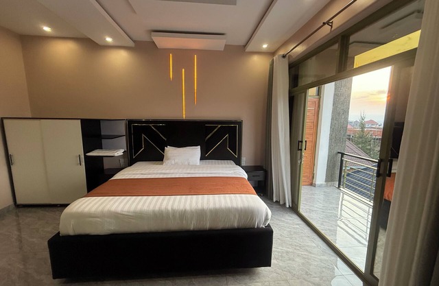 Amplio apartamento de 3 dormitorios en la ciudad de Kigali/Estacionamiento +WiFi