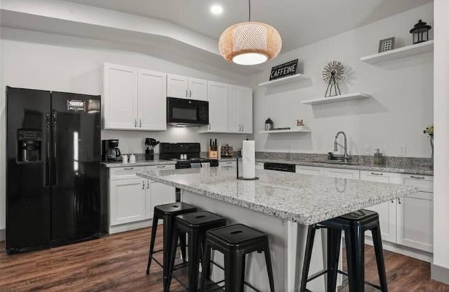 Lakeview Ridge-Spacious 3BR/2BA Lakeside Brand New