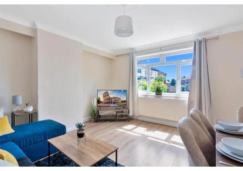 Spacious 3BR Free Parking Enfield North London