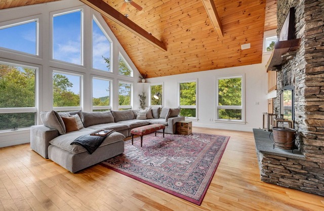 Spacious 3BR Mountain Retreat w/ Sauna & Gym, Near Stowe, Burlington, Sugarbush