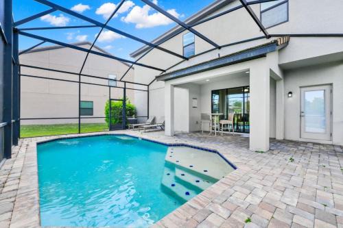 Spacious 3BR plus Den with Pool, Near Disney and More