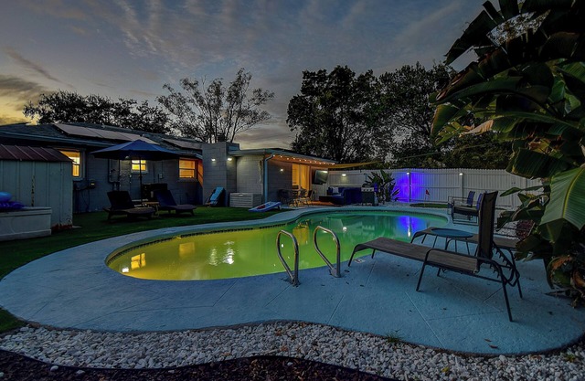 Spacious 3BR Tampa Home, Heated Pool, Fun Backyard