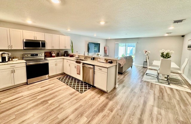 Spacious 3BR Townhouse near Disney & Attractions