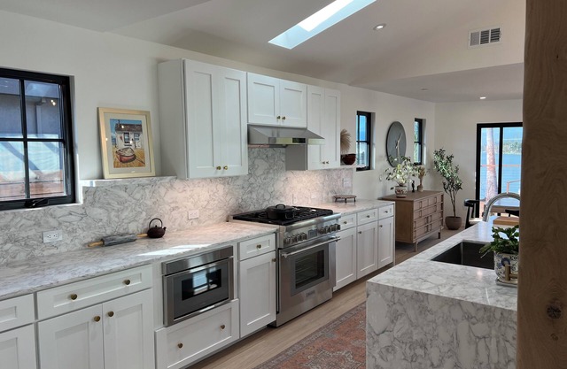 Spacious 4-bedroom, 3- bath waterfront glass house!