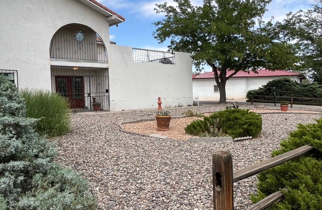 Spacious 4-bedroom estate with Game Room, Fantastic Balloon Views and RV Parking