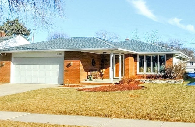 Spacious 4-bedroom house in Green Bay, minutes from Lambeau!