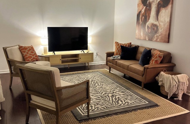 Spacious 4-bedroom house in charming Belmont with WiFi and AC