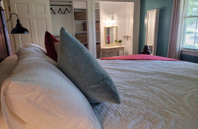 Spacious 4-bedroom cottage with California King, that is pet friendly.