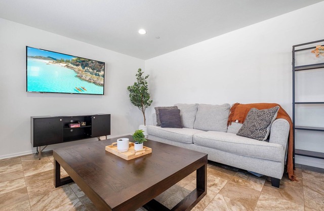 Spacious 4-bedroom house with backyard for families and pets