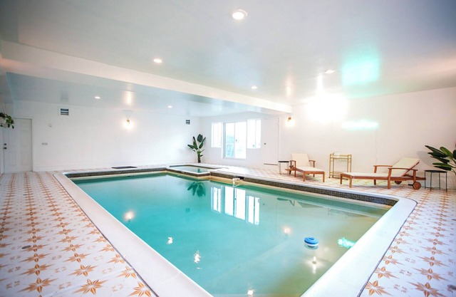 Spacious 4BR Family Retreat with Indoor Pool, Jacuzzi & Movie Room – Near SFO