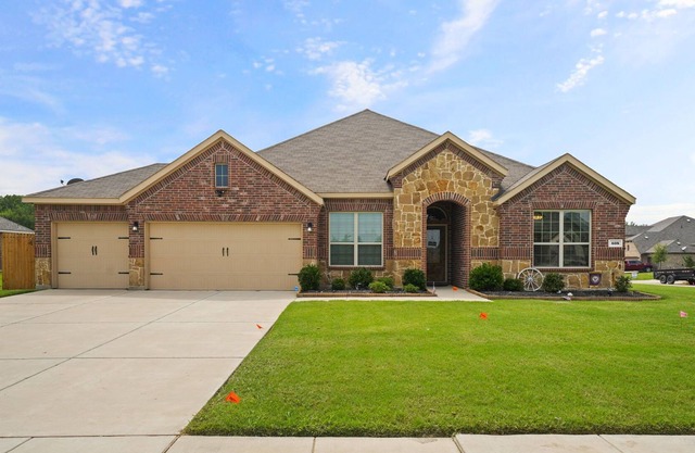 Spacious 4b3bth N. Dallas home in quiet area. 30min from DFW or 41min to DAL