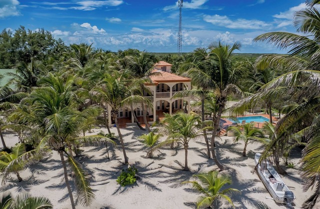 Spacious 4BR Condo w/ Sea Views - Great for Groups