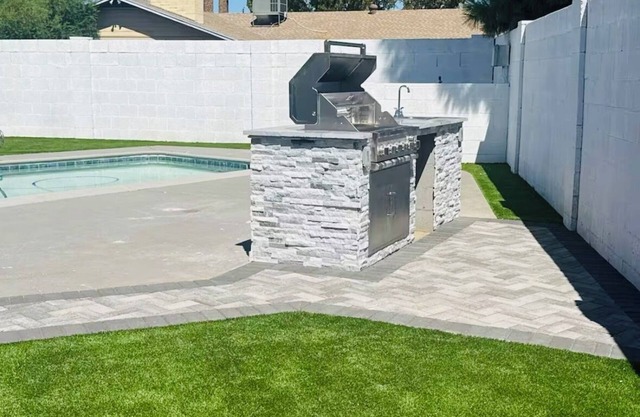 Spacious 4BR Home w/ Pool, BBQ & Putting Green – Near I-17