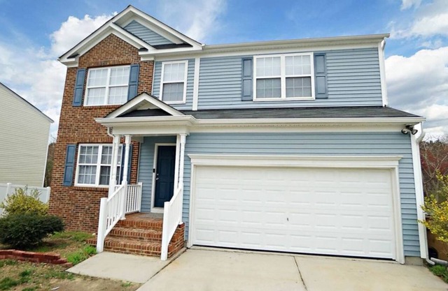 Spacious 4BR House w Screened-in Porch