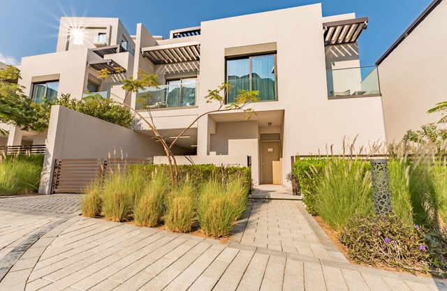 Spacious 4BR + Maids Room Villa in The Address Fujairah Residences Garden, Sharm