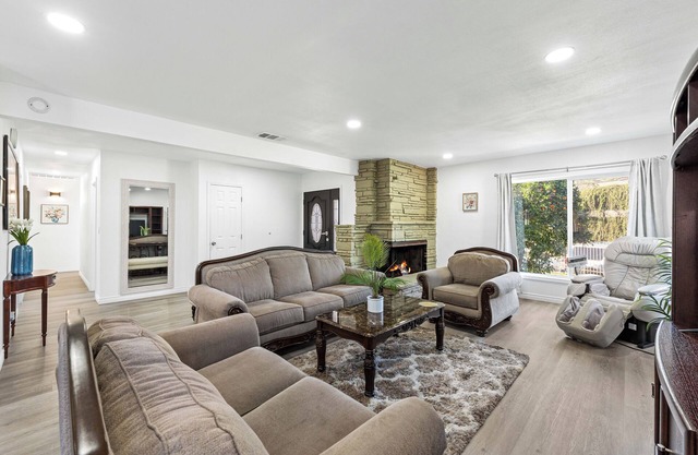 Spacious 4BR Retreat in Pomona- Sauna + Hot Tub + Massage Chair