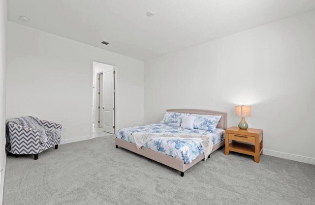 Spacious 5-bedroom house with AC and WiFi in marvelous Loxahatchee Groves