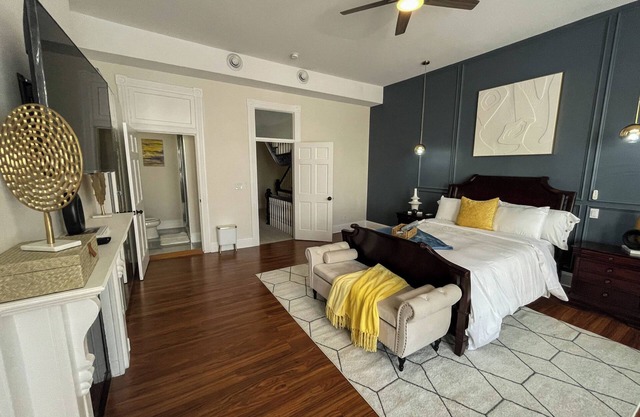 Spacious 5-bdrm house w/ WiFi, AC, and Laundry in charming MT. Vernon Baltimore