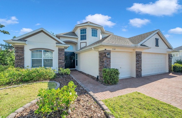 Spacious 5-bedroom 3 full Bath house on large lot & cul-de-sac close to beaches