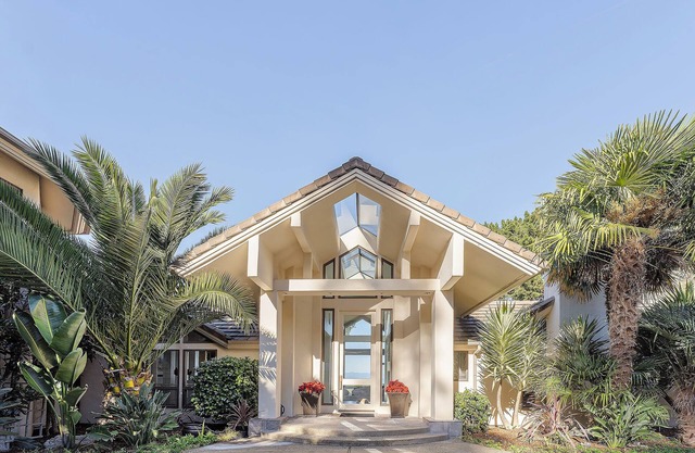 Spacious 5-bedroom estate in Carmel with Large Outdoor Entertaining Spaces