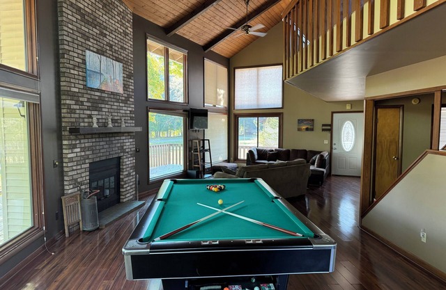 Spacious 5-bedroom house in charming Canadian Lakes