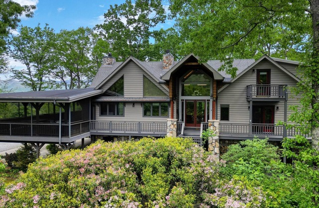 Spacious 5-bedroom estate in charming Blairsville with fast WiFi & EV charging