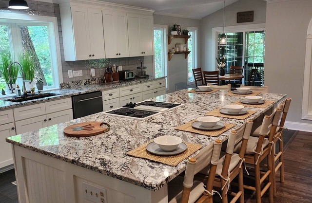 Spacious 5-bedroom house in South Asheville/Arden 4500sqft of fun, sleeps 10+