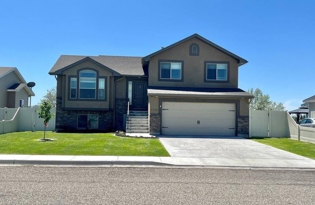 Spacious 5 bedrooms for Xmas; Family Retreat in Idaho Falls; Close to Recreation