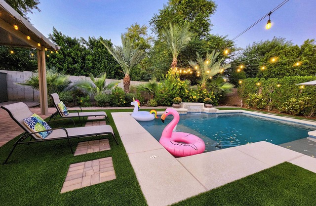 Spacious 5 BR/4 BA w/ Pool , Walk to Westgate ,Close to Stadium & Fun