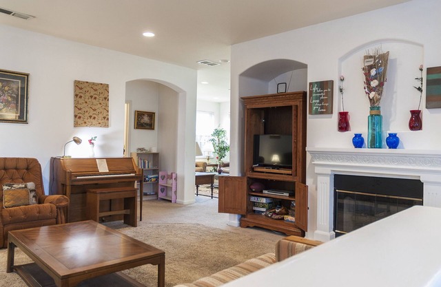 Espacioso 6b / 3b seguro y tranquilo, +15 camas, jacuzzi, chimenea, frutas exóticas