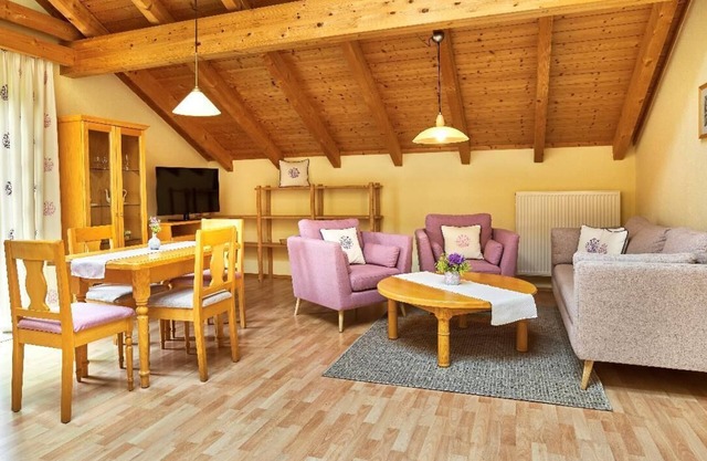 Amplio ático de 70 m2 con dos habitaciones.