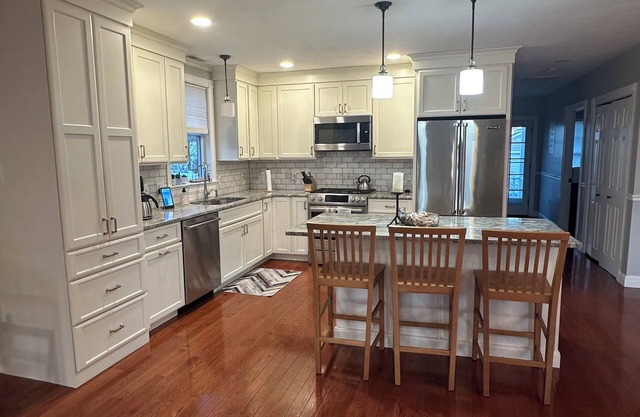 Spacious and Charming 6-Bed Beach House in Salisbury