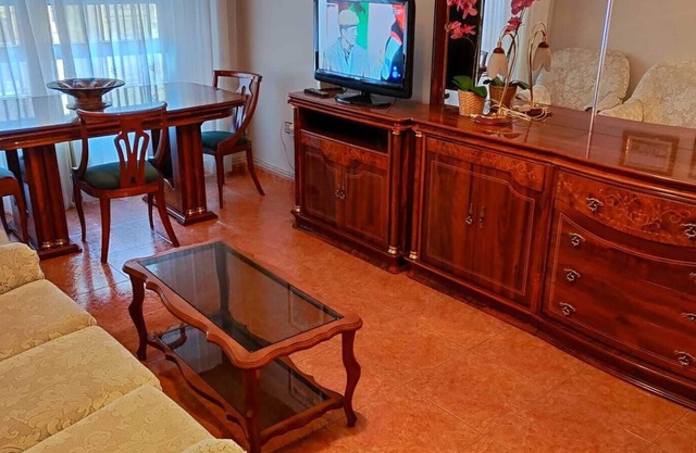 Piso centrico amplio y limpio con dos baños