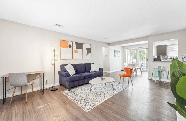 Spacious and Fun King Bed 2BR, 5 Min to DT