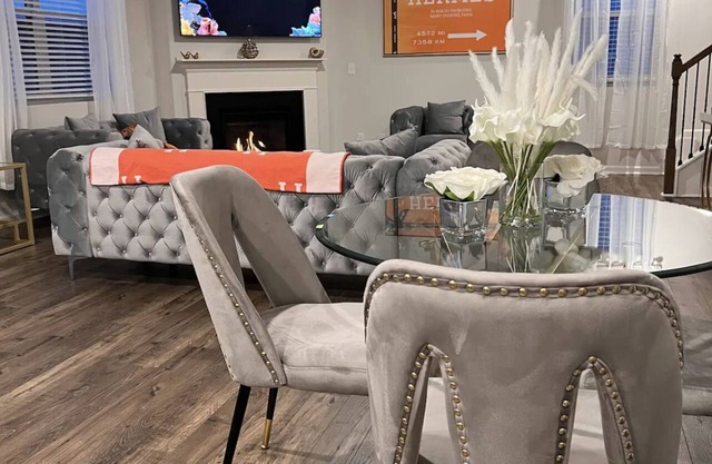 Spacious and Stylish Stay in the Suburbs of Atlanta