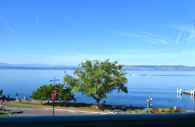 Apartamento espacioso con balcón y vistas al lago en el corazón de Evian