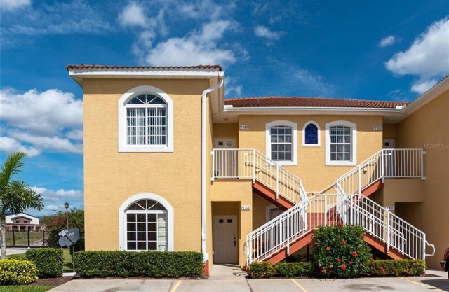 Spacious apartment 3/2 with Pool, jacuzzi, gym bbq área, in lovely Kissimmee FL.