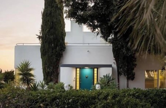 Spacious Art Deco Retreat: Gourmet Kitchen, Rooftop Sunsets, 9 Mi to SD