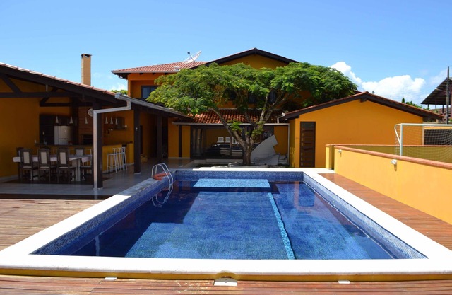 Casa de playa amplia con piscina, zona-ocio ideal para familia
