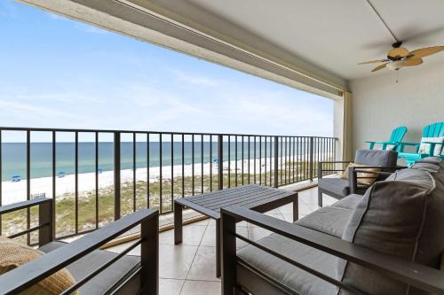 Spacious Beachfront Retreat - Sauna Pools & More