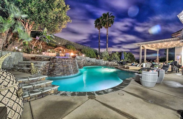 ★ Spacious Château Vista Heated Salt Pool Hot Tub 9 mi to Beach Family Fun! ★